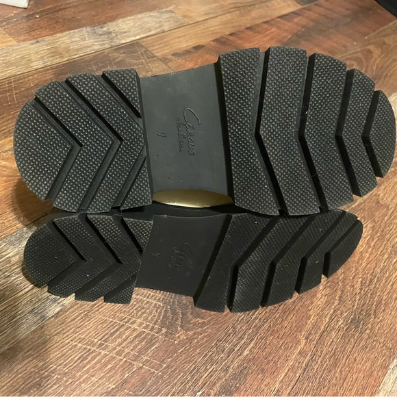 Chelsea Lug Boots - NWOT - Picture 3 of 4